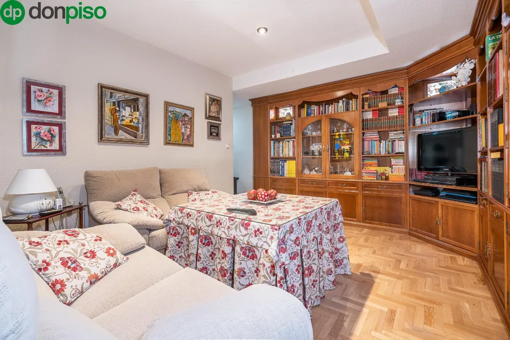 Séjour - 3-Bed Apartment with Balcony in Pajaritos, Granada