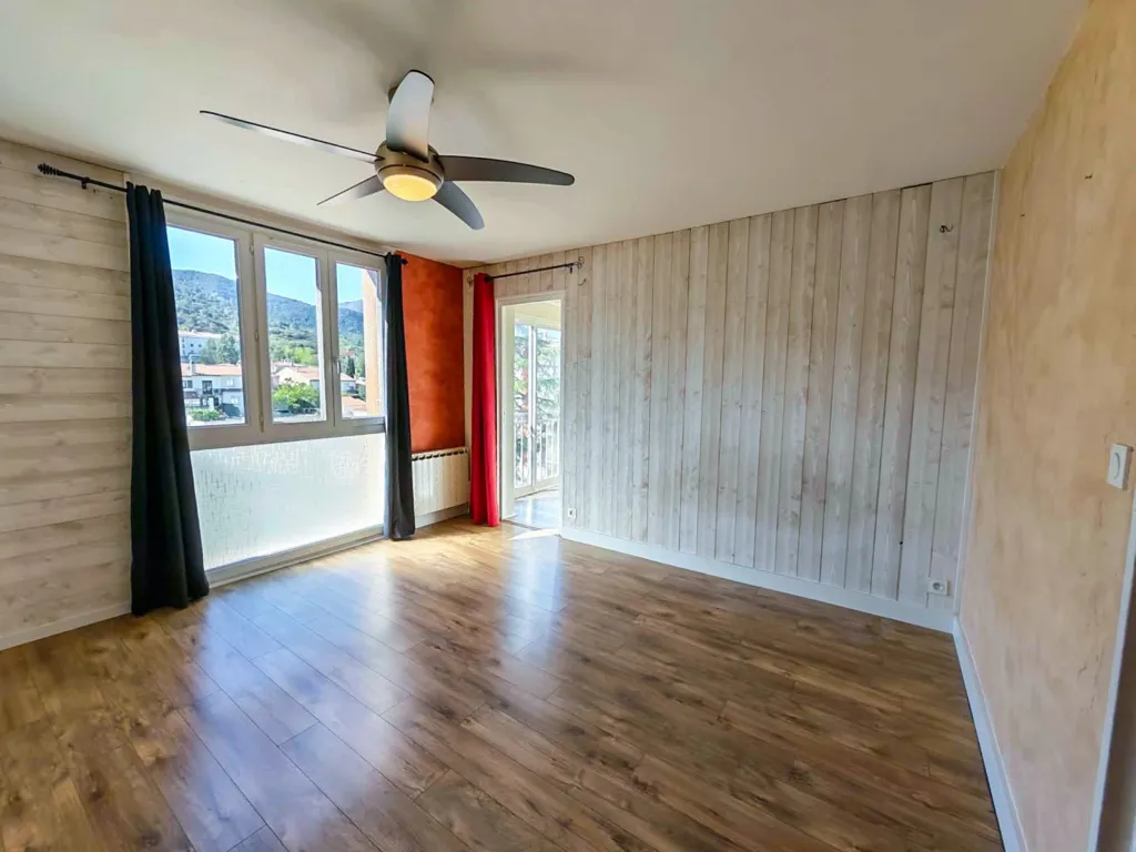 Pièces - Appartement F3 avec Balcon et Garage à Amélie-les-Bains