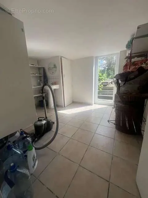 Pesuköök - Functional 4-Piece House with Garden in 90,800 EUR Zone