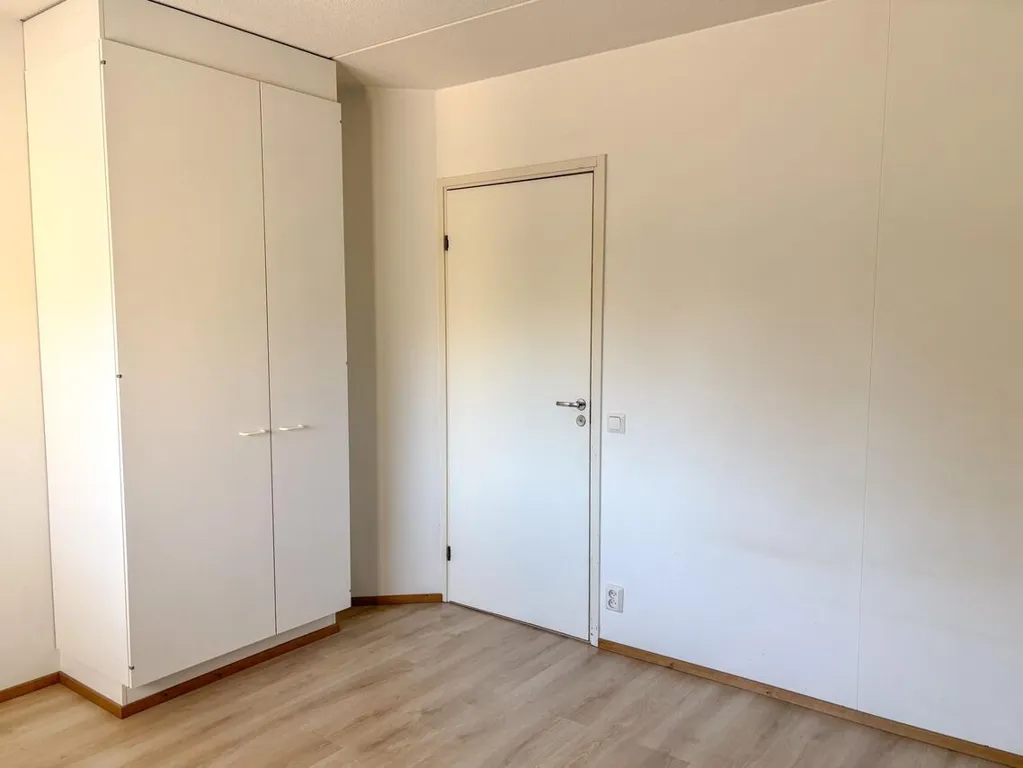 Magamistoad - Spacious Flat with Balcony in Länsimäki, Vantaa