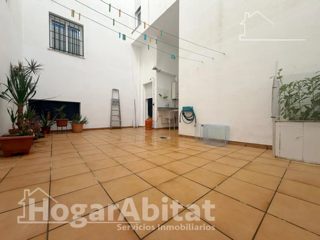 Aed - Semi-Reformed Flat with Patio in Benaguasil