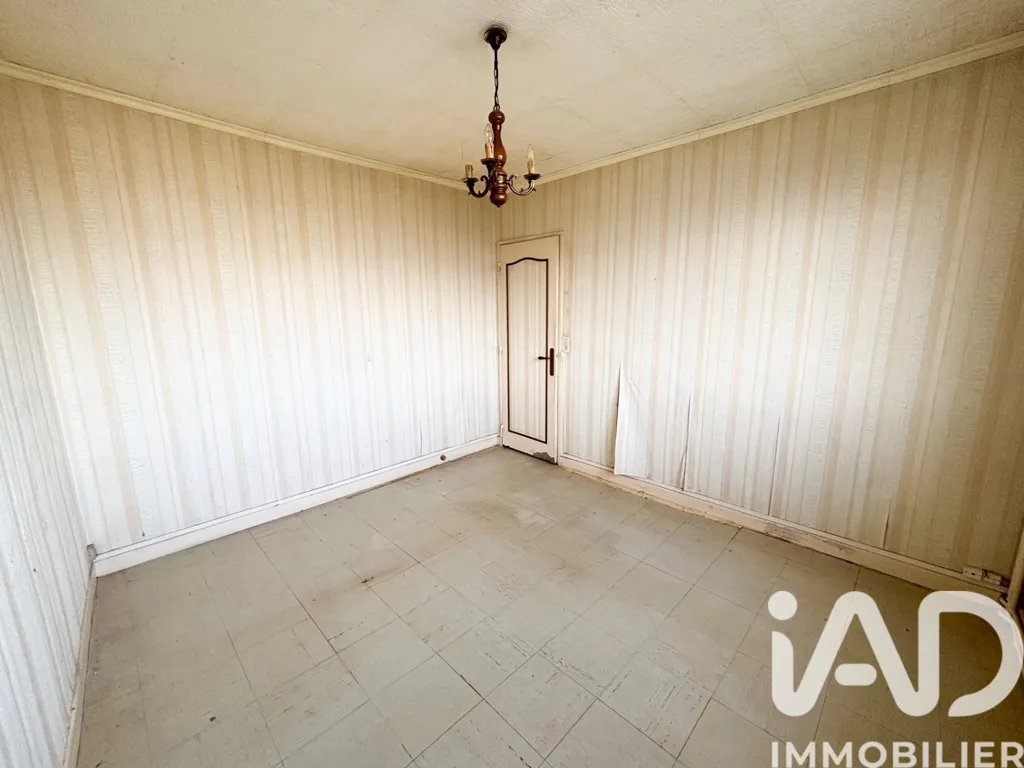Toad - 3-Bedroom Apartment with Balcony in Châteauroux