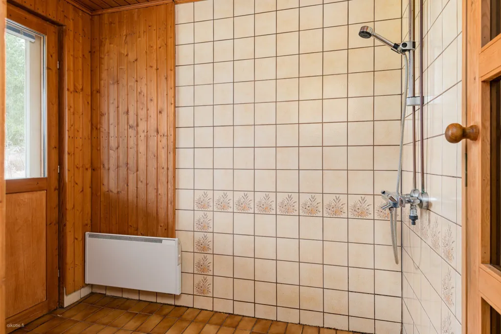 Salles de bain - 1980s Cottage with River Access in Kellahti, Pori