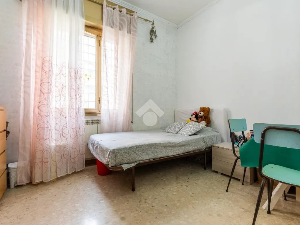 Chambres - 3-Room Apartment with Private Courtyard in Rome
