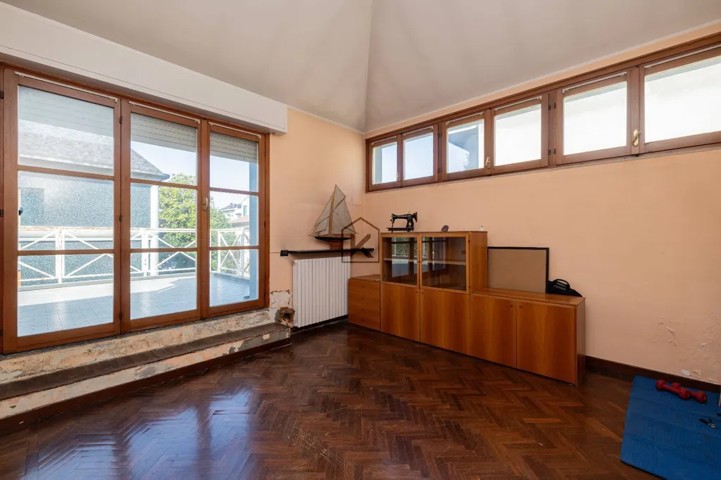 Living Room - Luxury Villa with Private Garden in Milan