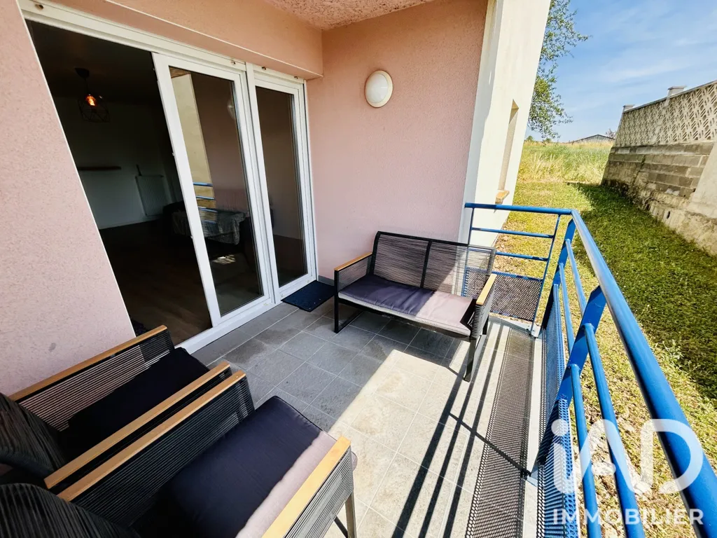 Balcon - Appartement avec Terrasse Couverte à Bousse