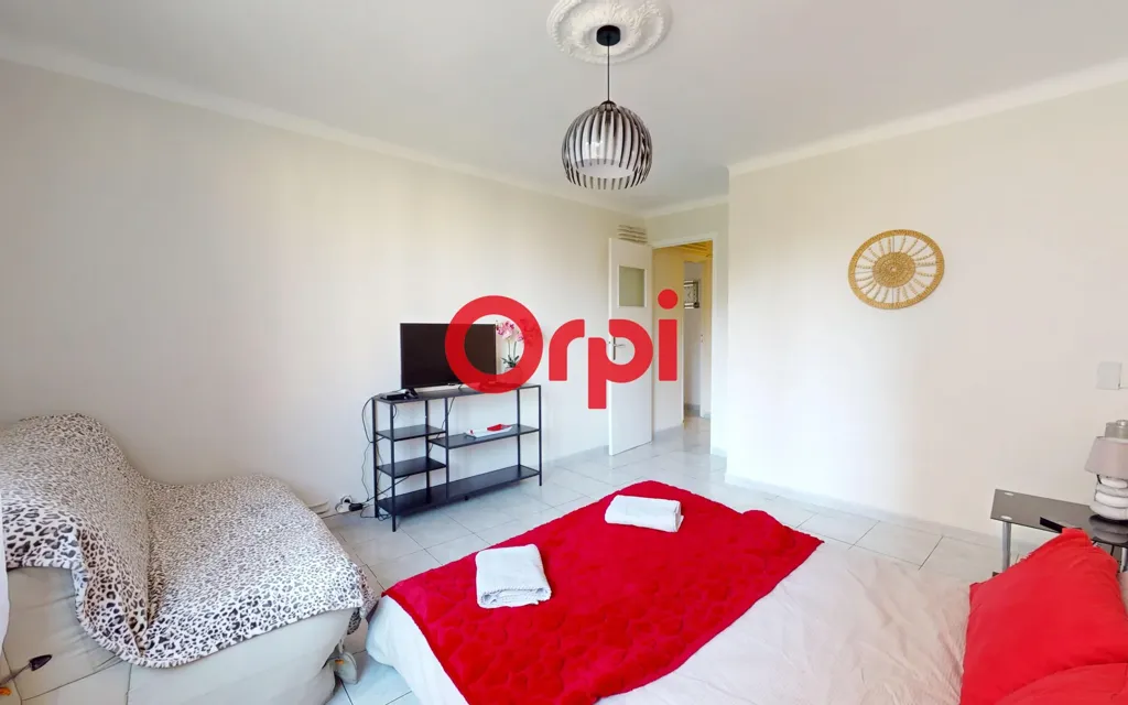 Chambres - Appartement T4 avec balcon à Hyères Centre-Ville