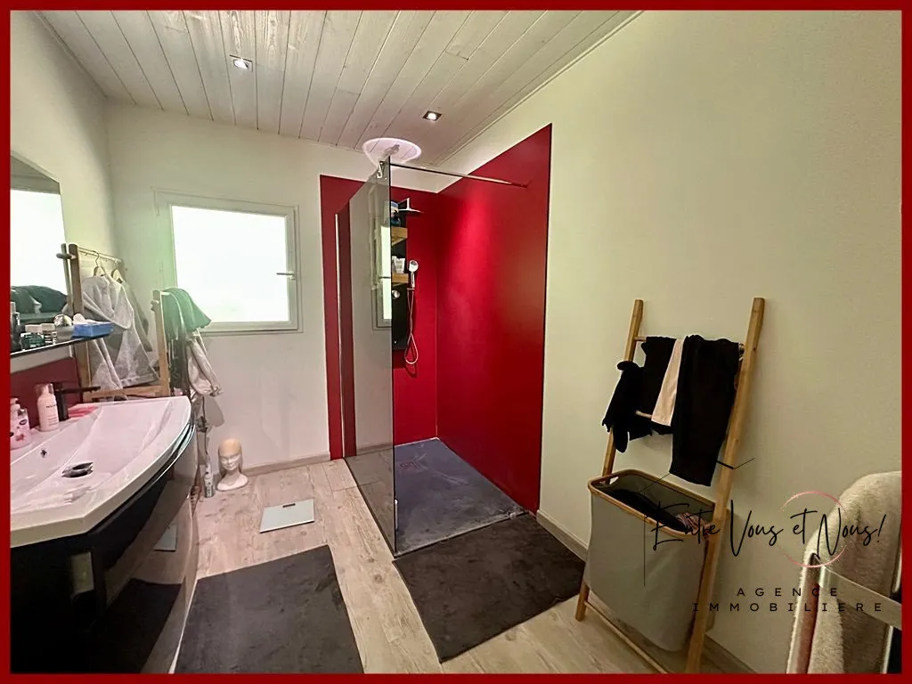 Salles de bain - Maison 2 Chambres avec Grand Jardin à Noaillan