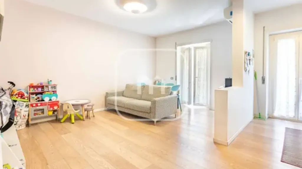 Elutuba - Apartment with Balcony in Cinecittà, Rome