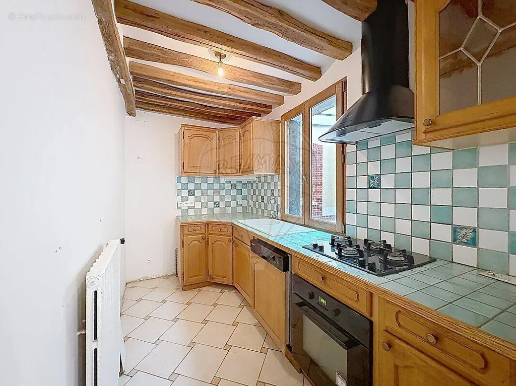 Cuisine - Maison de Ville avec Vue sur Cathédrale à Sens