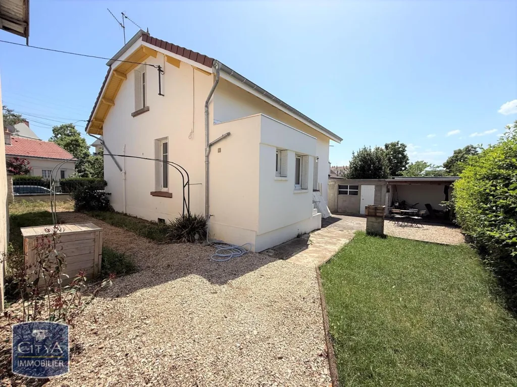 Exterior - Six-Piece House with Spacious Rooms in Dijon