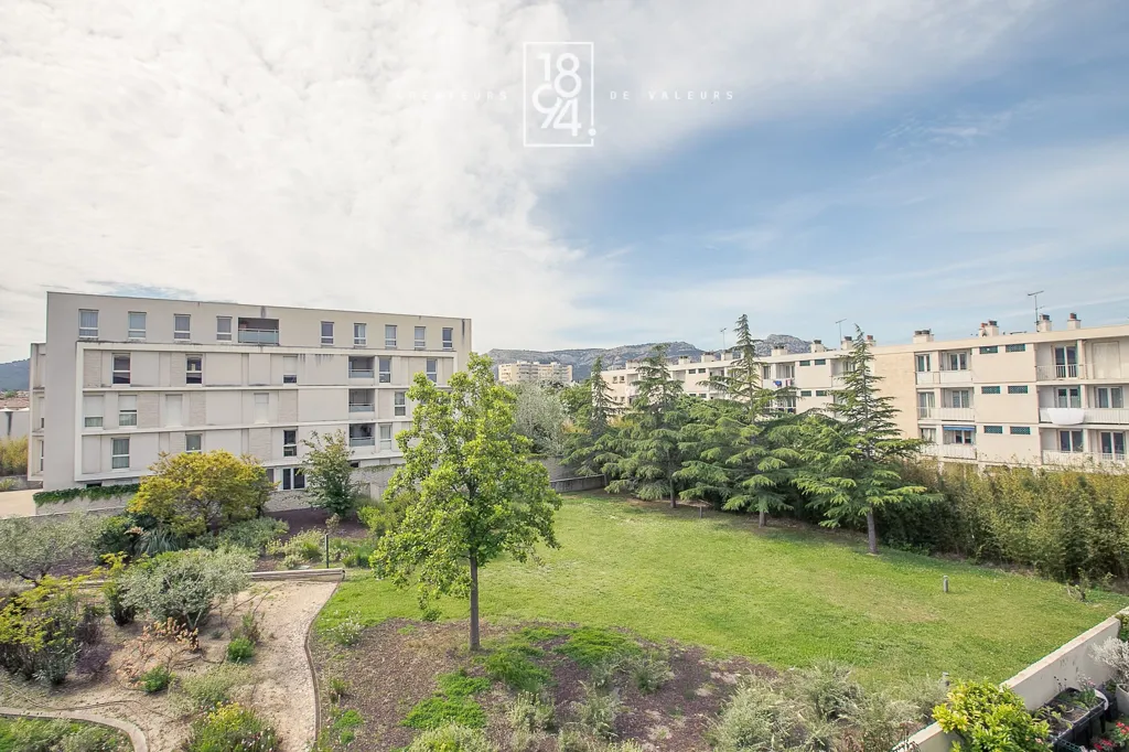 Giardino - 3-Bed Apartment with Terrace in Marseille 8th