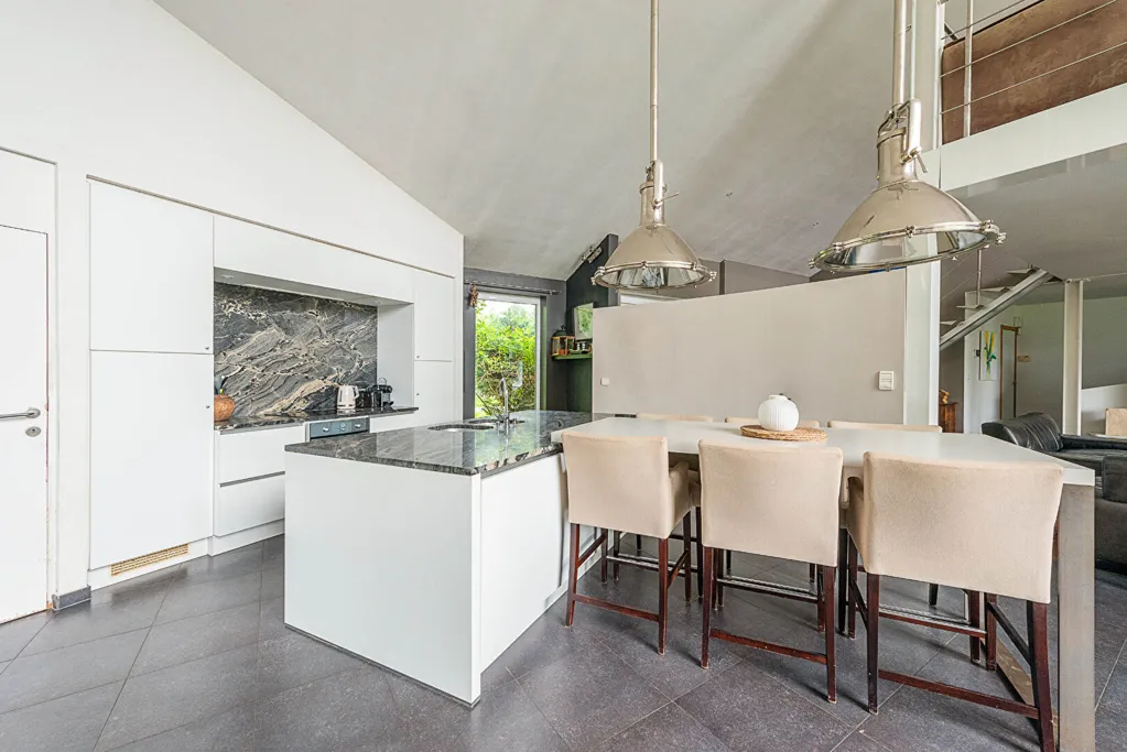 Cuisine - Maison de l'Architecte avec Piscine dans un Cadre Paisible