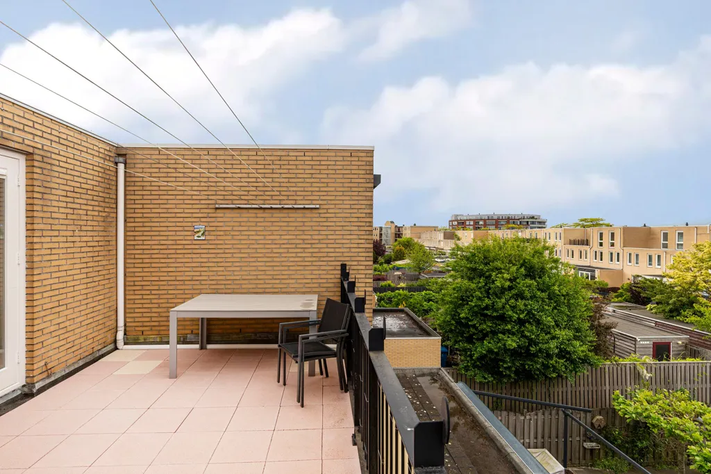 Terrass - Estate-Style House with Balcony in De Strijp