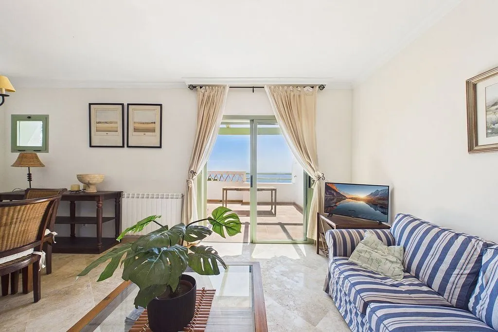 Séjour - Apartment with Pool and Terrace in La Alcaidesa