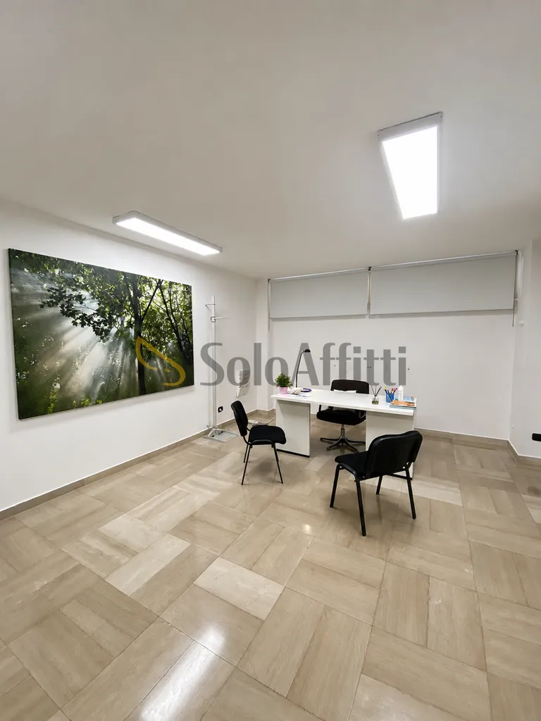 2-room commercial property in Barletta
