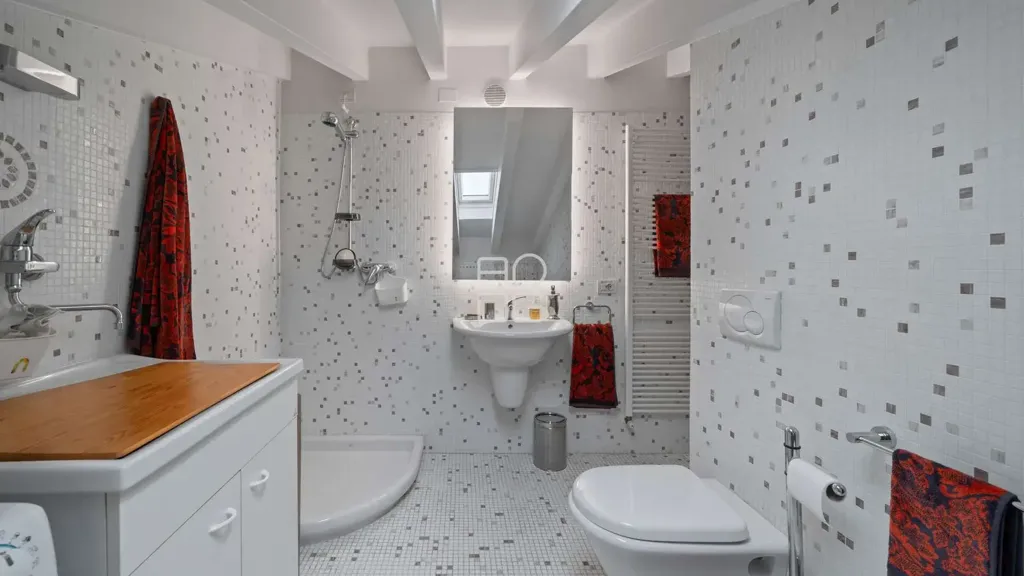Bathrooms - Historic Palazzo Apartment in Lonato