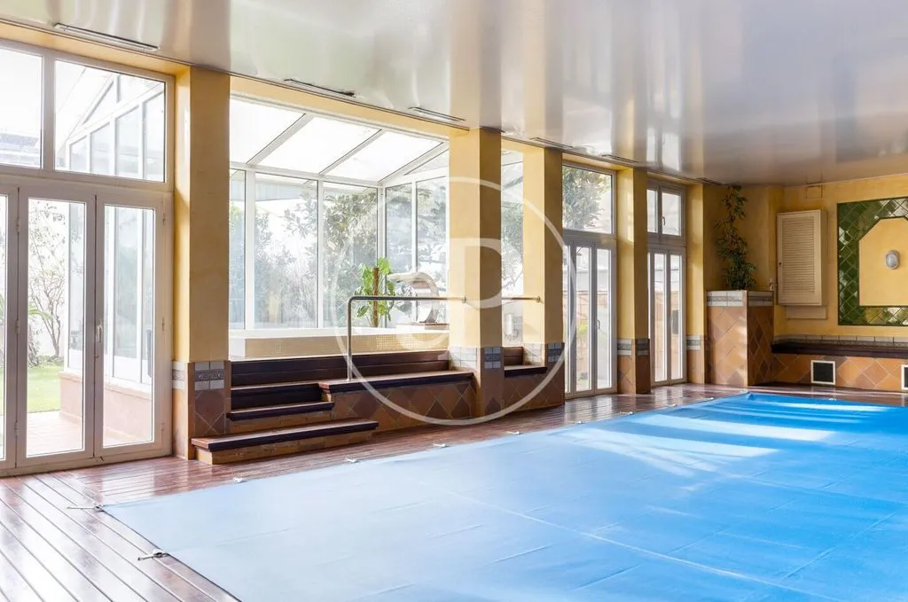 Piscine - Luxury Villa with Pool in Sabadell