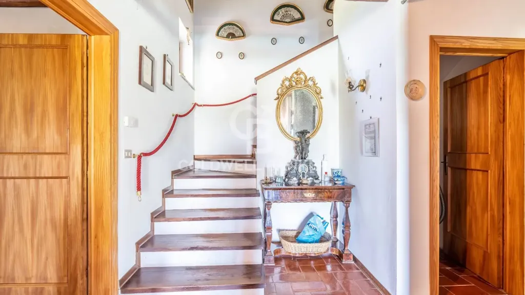 Esik - Villa with Pool in Monte Pennino