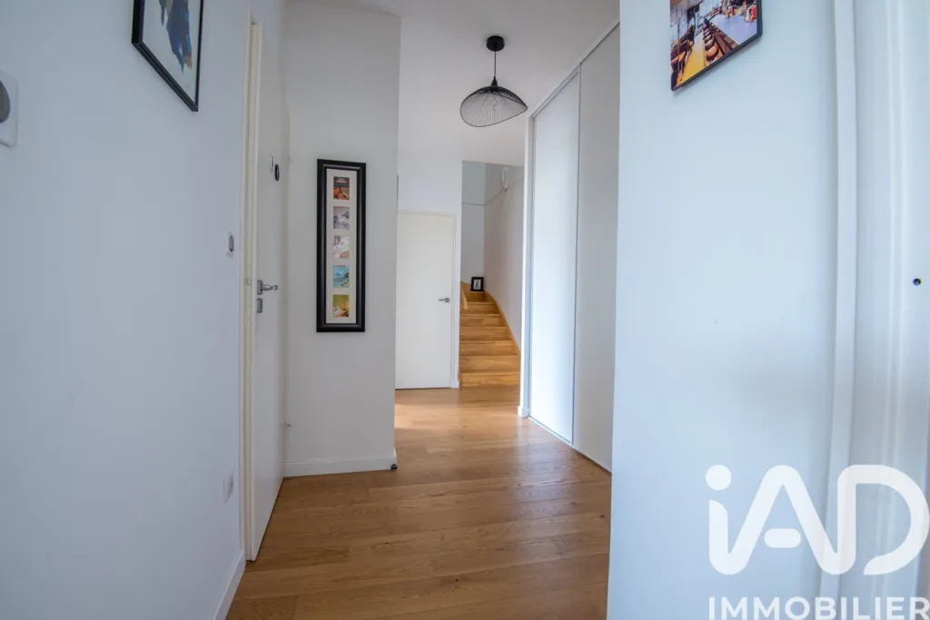 Hallway - 6-Piece Apartment with Terraces in Rue des Arènes