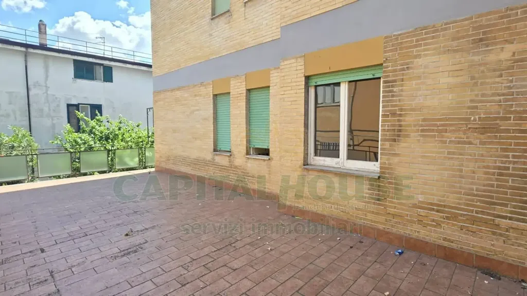 Jardin - Three-Bedroom Apartment with Terrazzo in Caserta