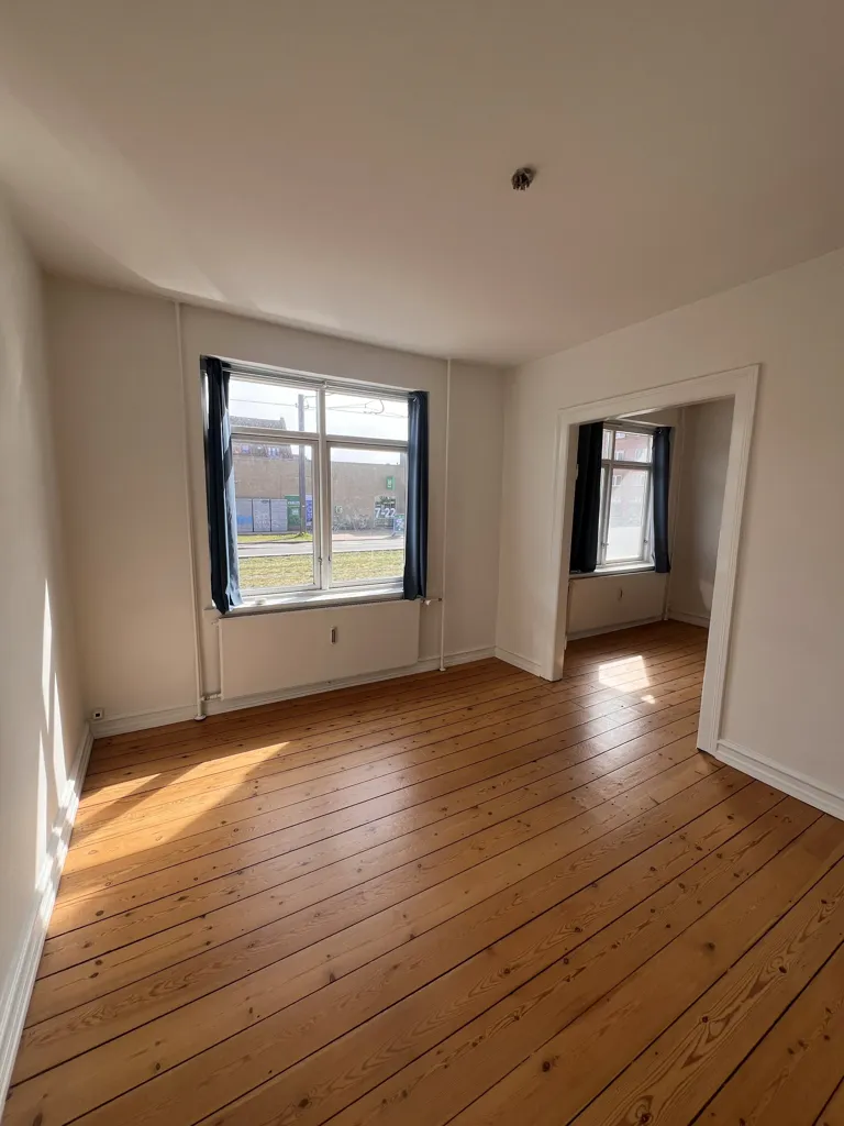 Pièces - 3-Room Apartment with Terrace in Central Location