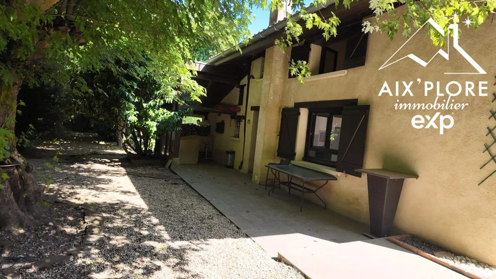 Jardin - Maison Longère Rénovée avec Piscine à Attignat