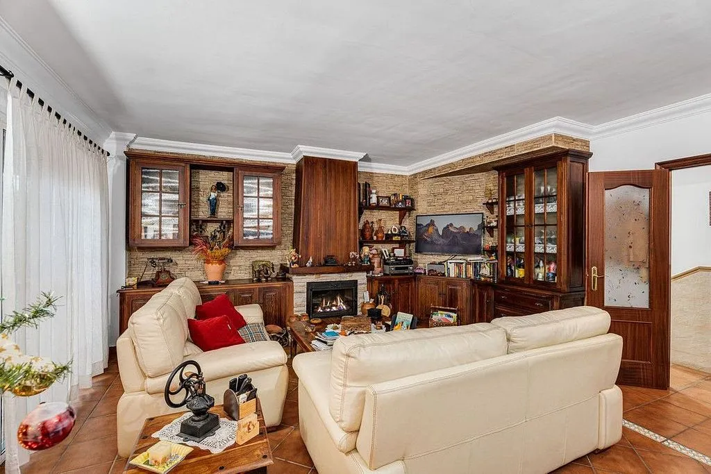 Elutuba - Terraced House with Pool in Estepona Centre