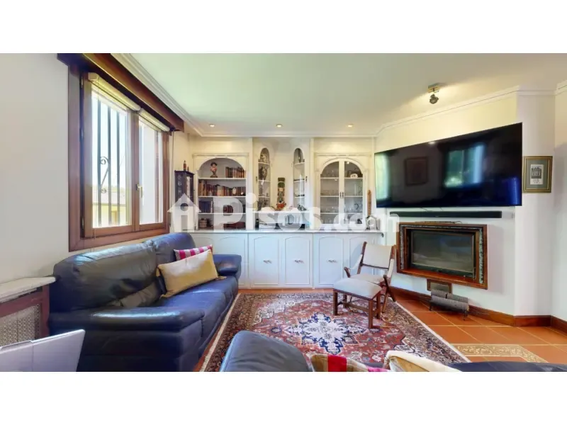 Living Room - Independent Villa with Private Pool in Gueñes