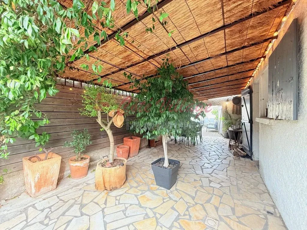 Terrasse - Appartement Luxueux avec Piscine à Saint-Pierre-sur-Mer