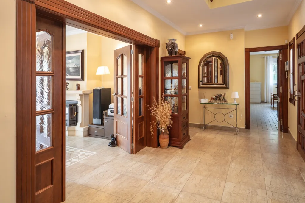 hallway_entrance