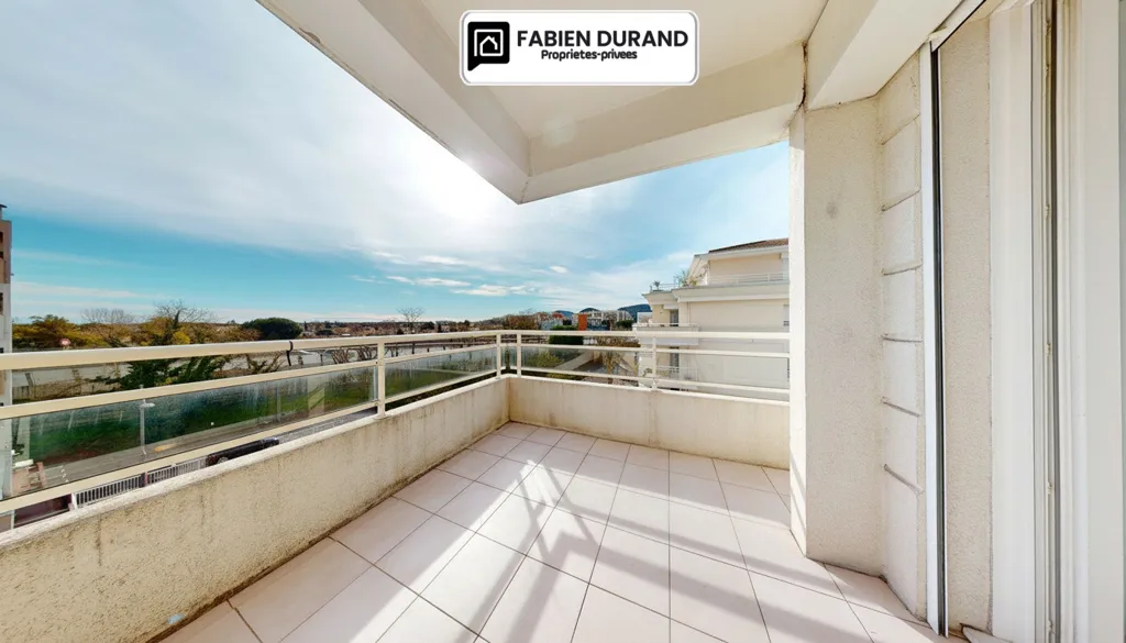 Rõdu - 2-Bedroom Flat with Terrace in Mandelieu Centre
