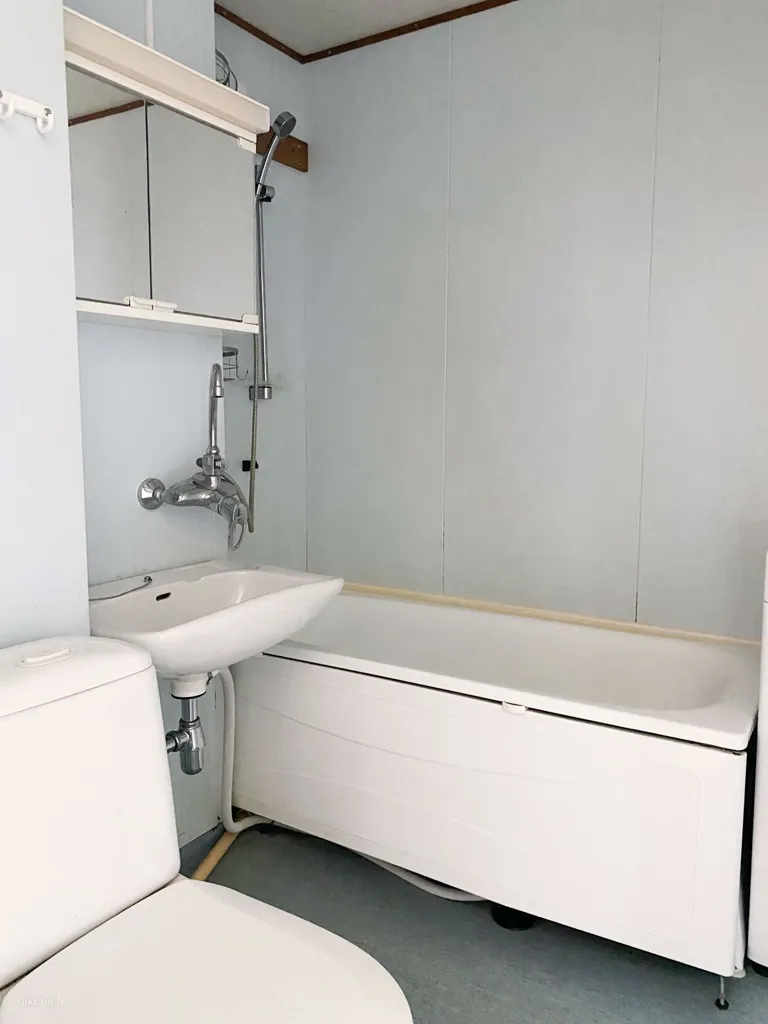 Salles de bain - Seventh Floor Apartment with Balcony in Suvela, Espoo