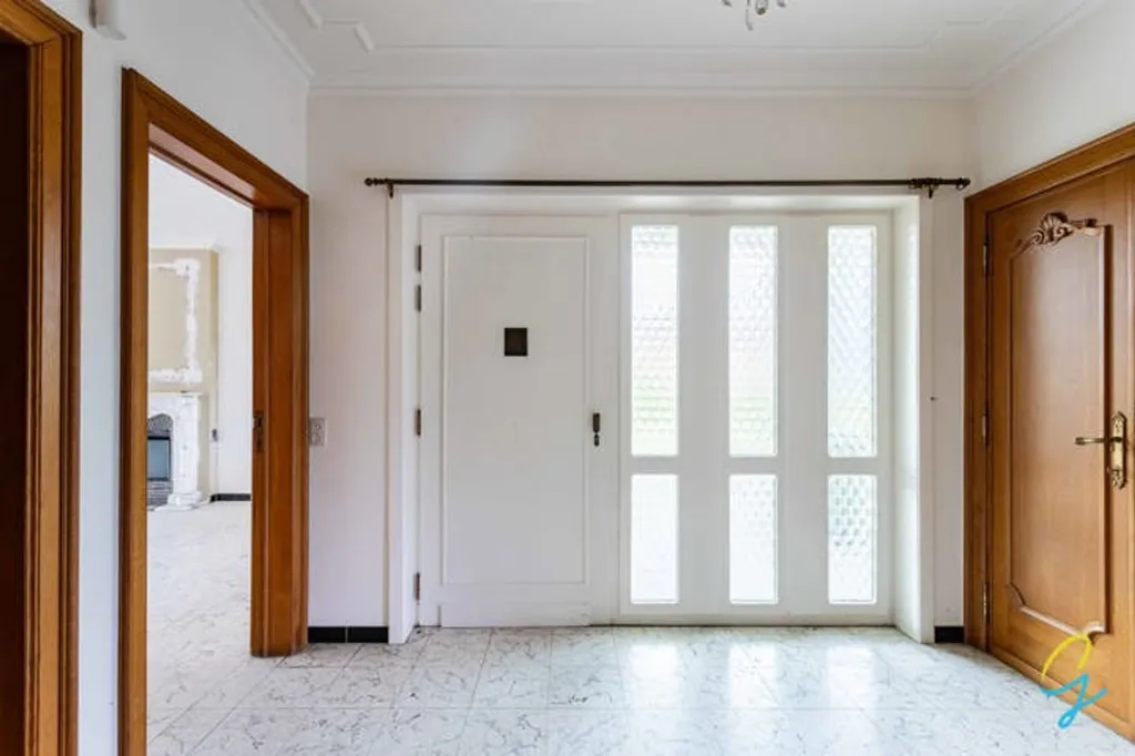 hallway_entrance