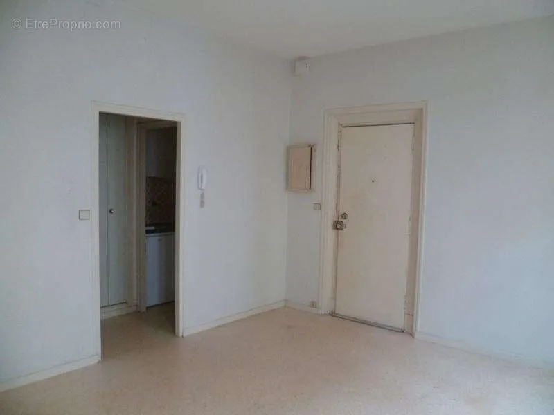 Toad - Studio Apartment with Cellar in Residential Building