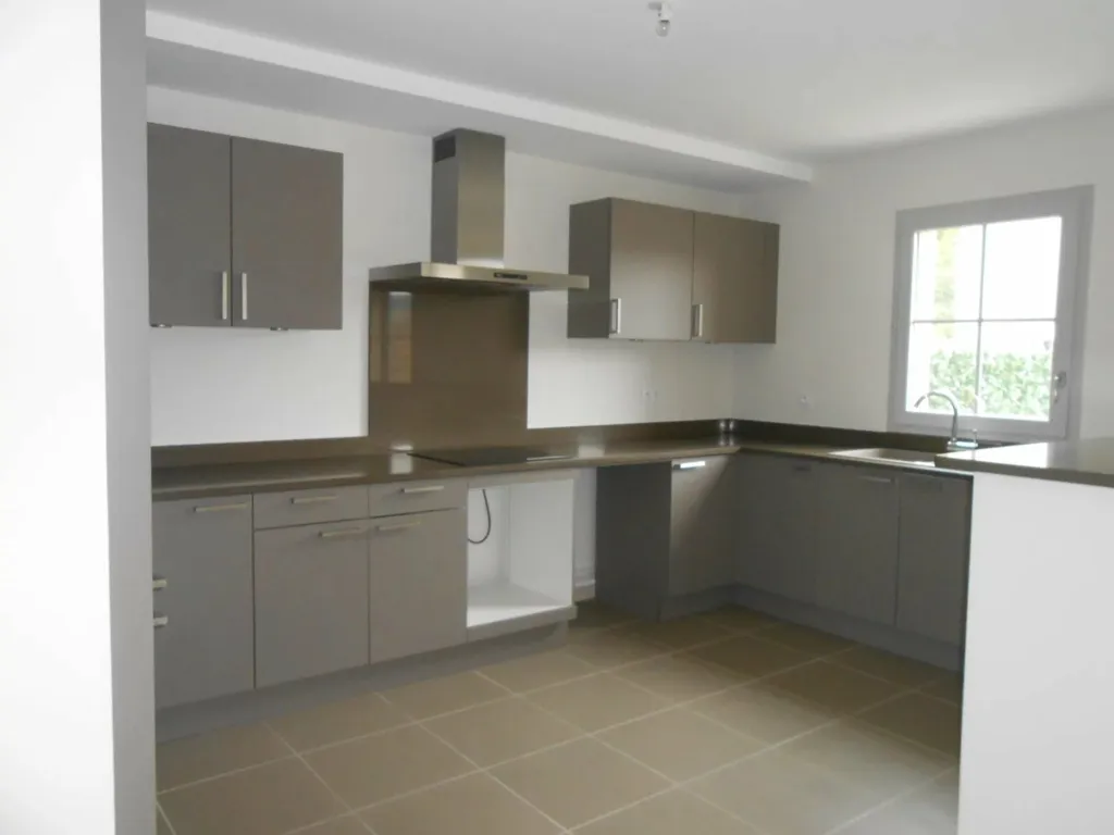 Cuisine - Maison 3 Pièces avec Jardinet à Favières