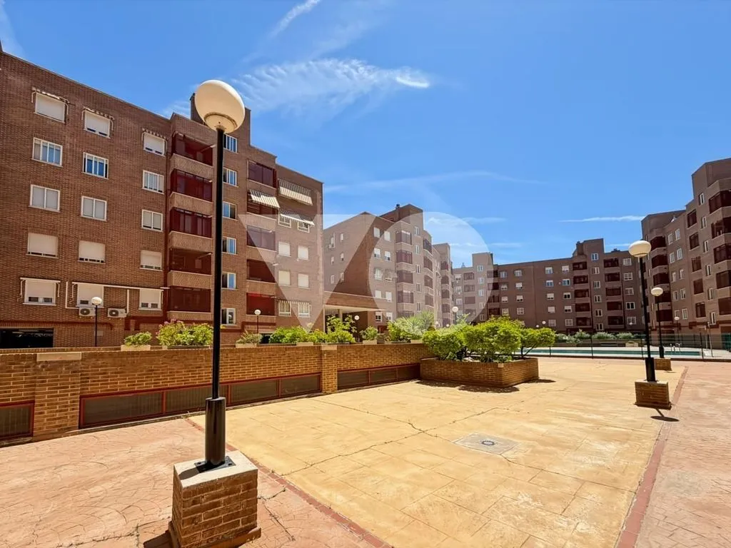 Jardin - Luxury Apartment with Pool in Las Rosas, Madrid