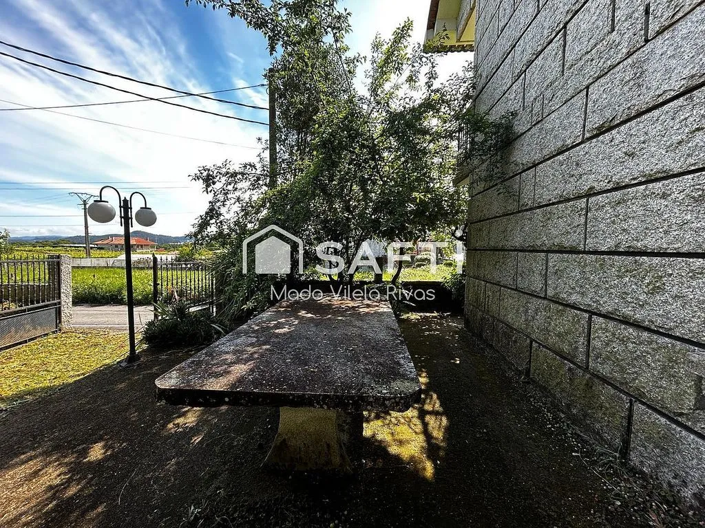 Aed - Detached House with Two Independent Units in Meis