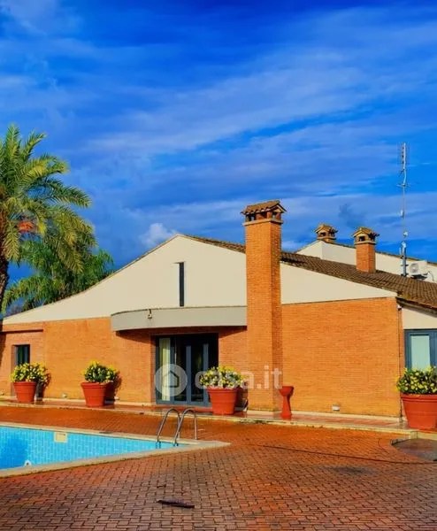 Bassein - Villa with Pool and Private Park in Latina