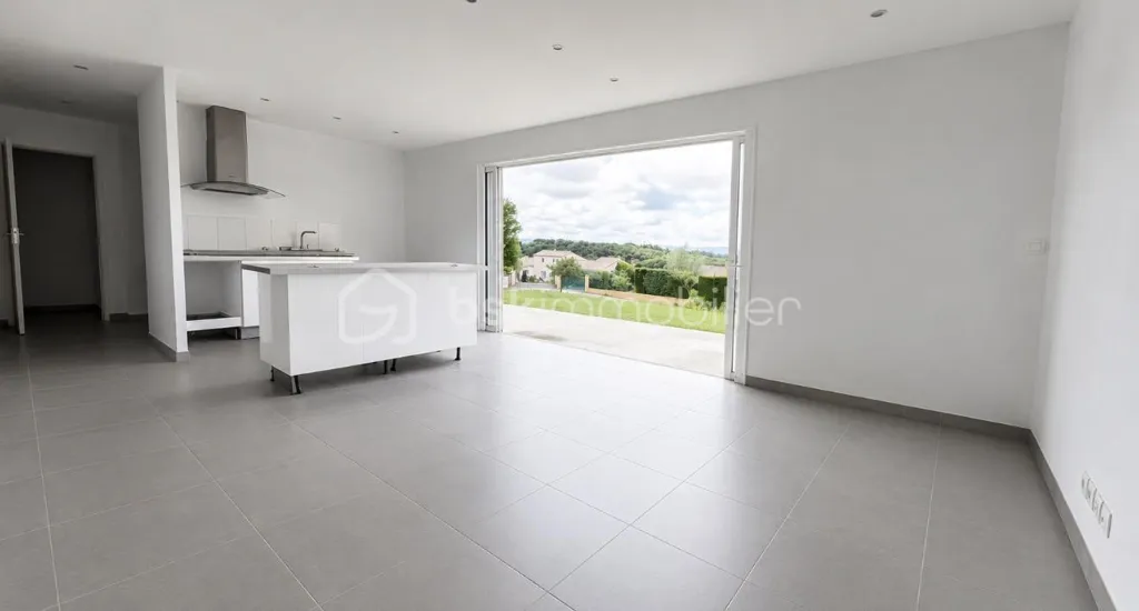 Cucina - Twin-Home with Garden Potential in SAVASSE
