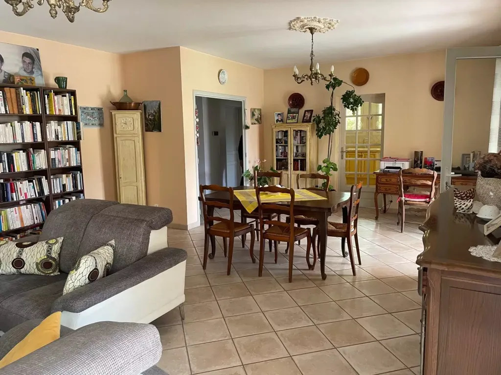 Salle à manger - Villa avec Piscine et Jardin à Uzès