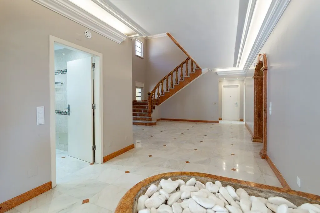 Hallway - Luxury Villa with Pool in Rio de Mouro