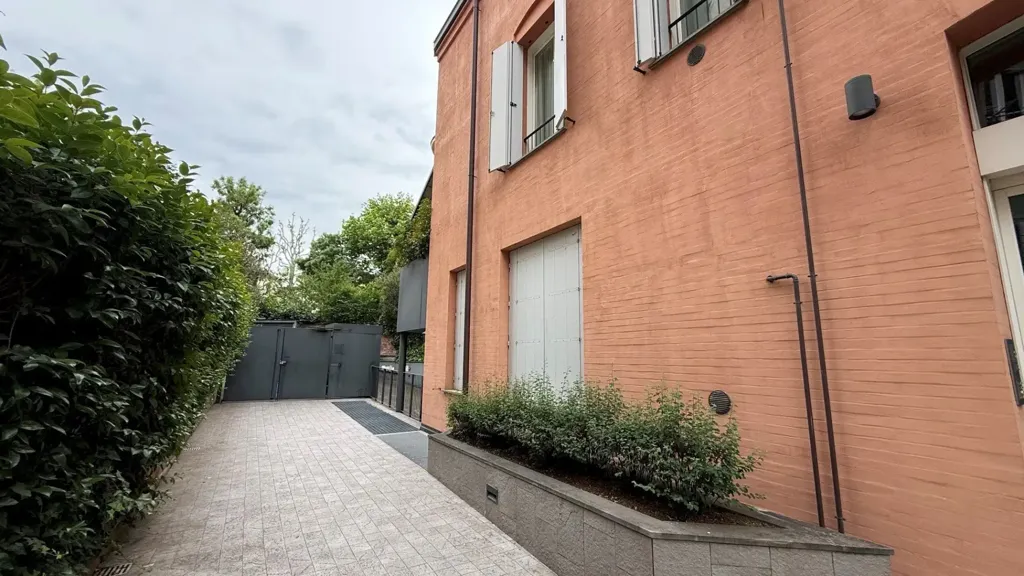 Garden - Modernised Two-Bedroom Apartment in Bologna