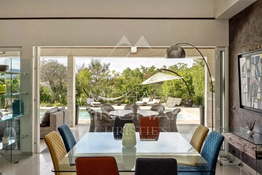 Salle à manger - Villa Contemporaine avec Piscine à Cannes