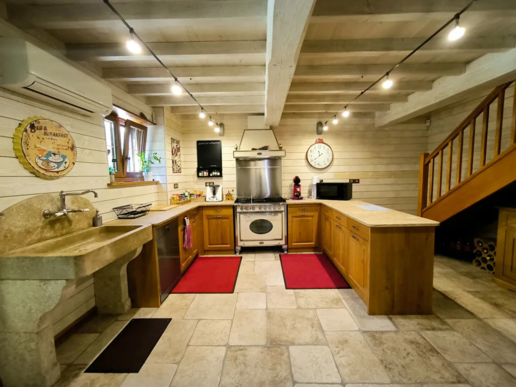 Köök - Charming Farmhouse with Paddock in Rural Setting