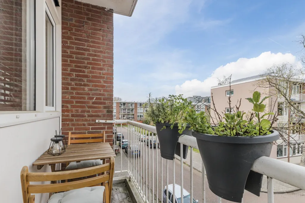 Rõdu - Portiekflat with Zuidas View in Amsterdam