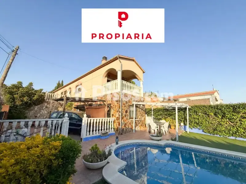 Piscine - Detached House with Pool in Sant Esteve Sesrovires