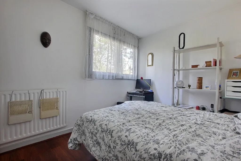 Camere da letto - West-Facing Flat with Balcony in Pantin