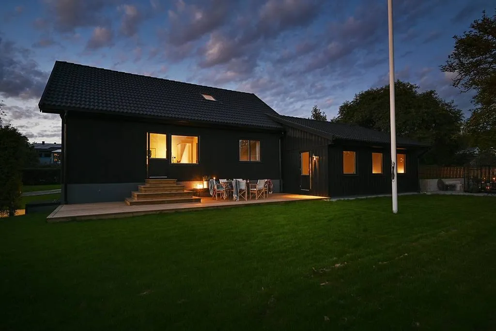 Extérieur - Fully Renovated Villa with Sunny Garden in Järfälla