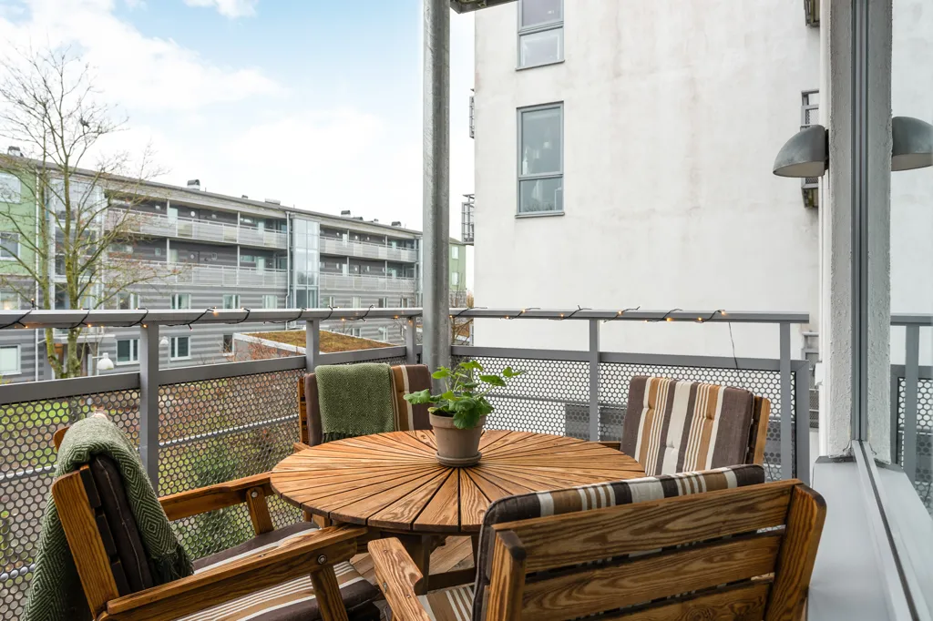 Rõdu - Modern Apartment with South Balcony in Fredslyckan